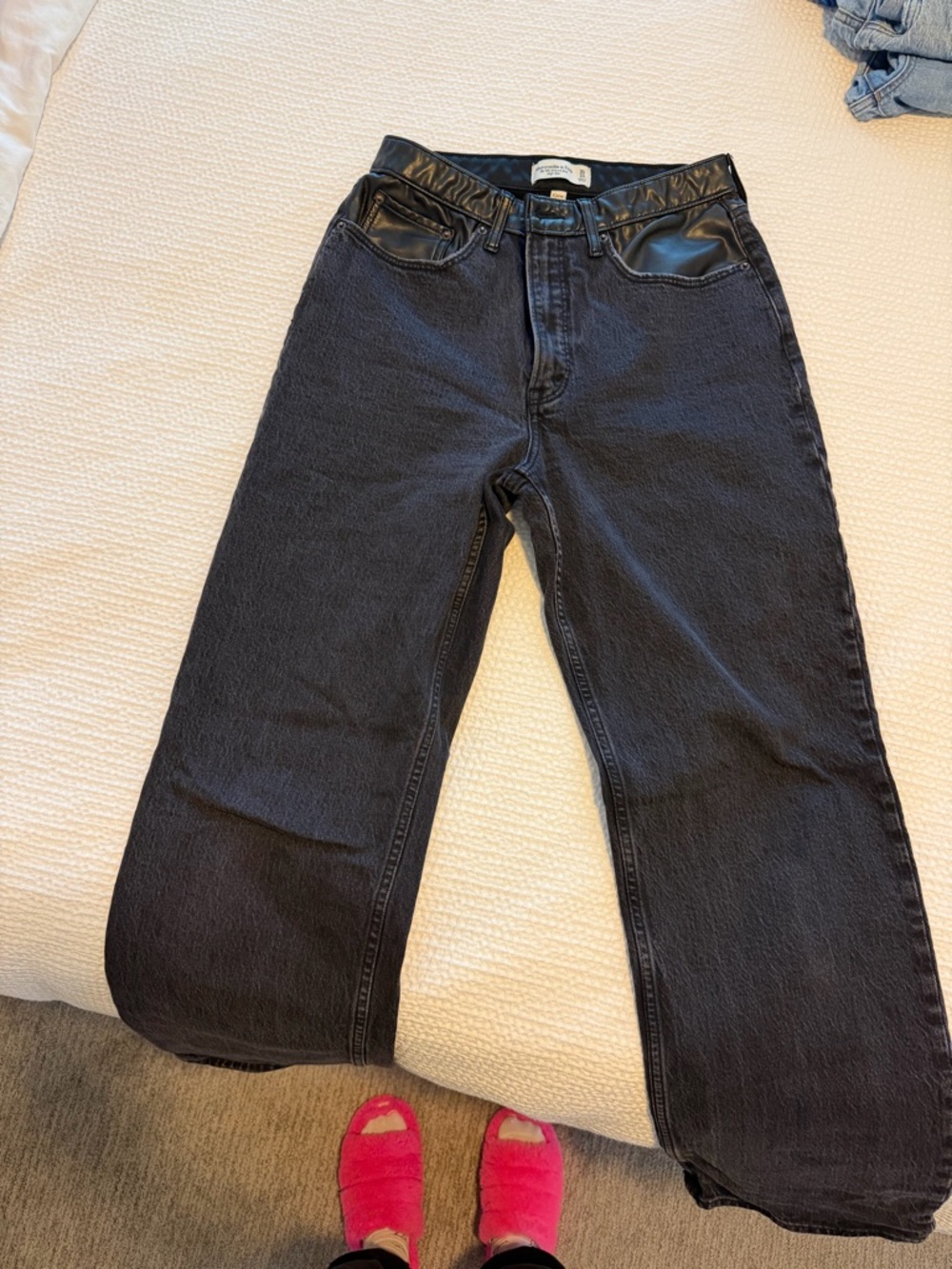 Abercrombie & Fitch Women’s Washed Black Relaxed Jeans